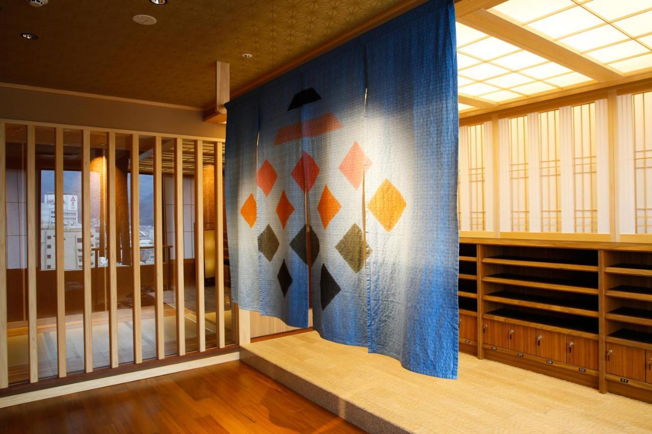 The Shiroyama Terrace Tsuyama Villa Buitenkant foto